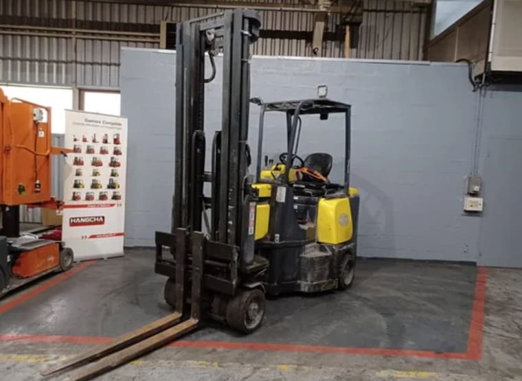 AISLE MASTER 20SE Electric Articulated Forklift