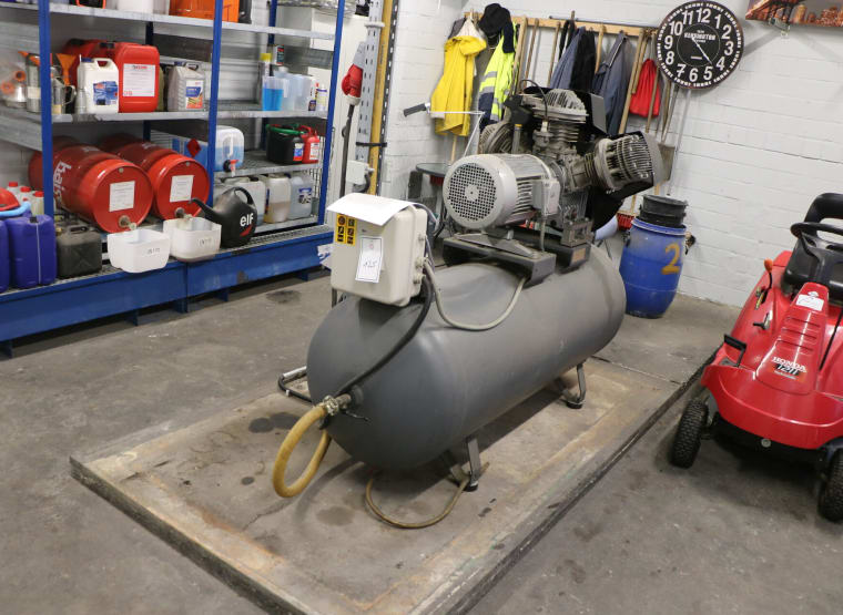 ATLAS COPCO LE 110 Screw compressor