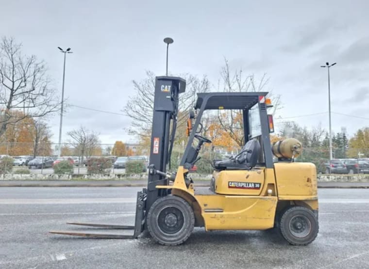 CATERPILLAR GP30K LPG FORKLIFT TRUCK