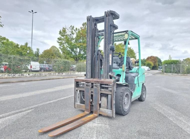 CATERPILLAR GP30N LPG FORKLIFT TRUCK