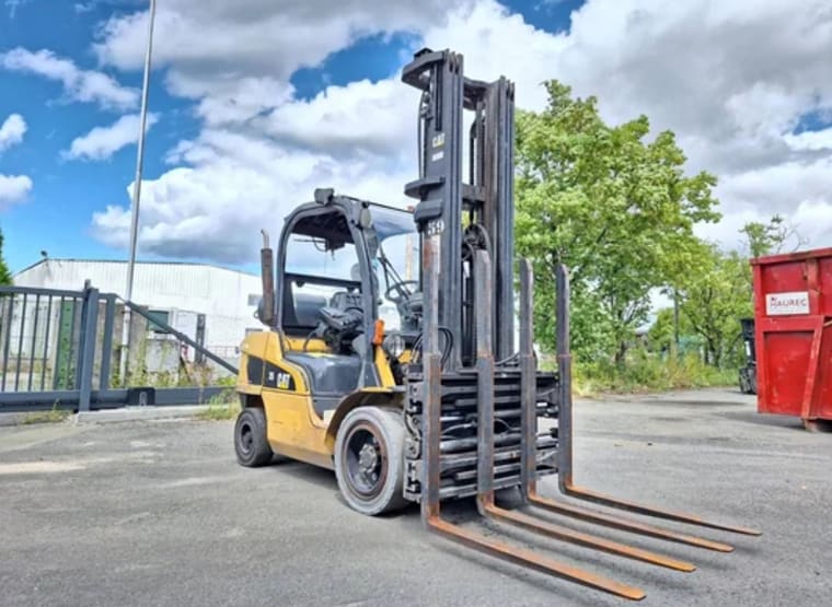 CATERPILLAR GP35N LPG FORKLIFT TRUCK