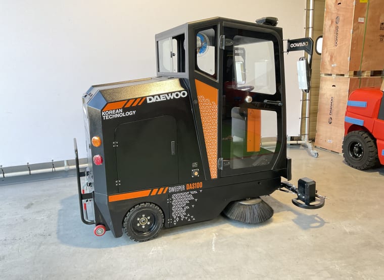 DAEWOO Sweeper with cab Daewoo DAS100