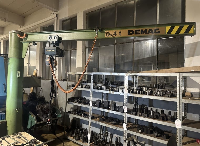 DEMAG column-mounted slewing jib crane