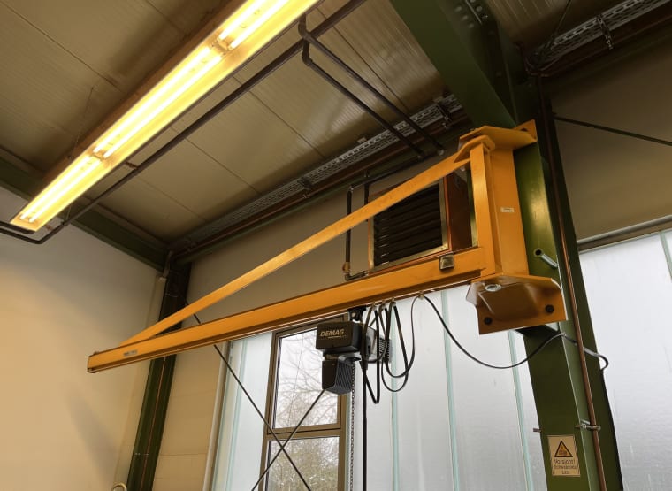 DEMAG DC-COM Wall-mounted slewing jib crane