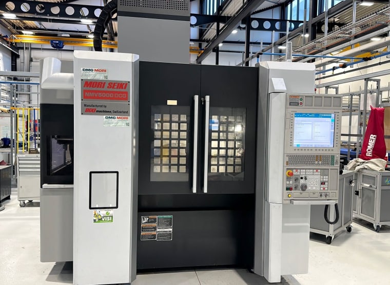 DMG MORI SEIKI NMV 5000 DCG Vertical machining center