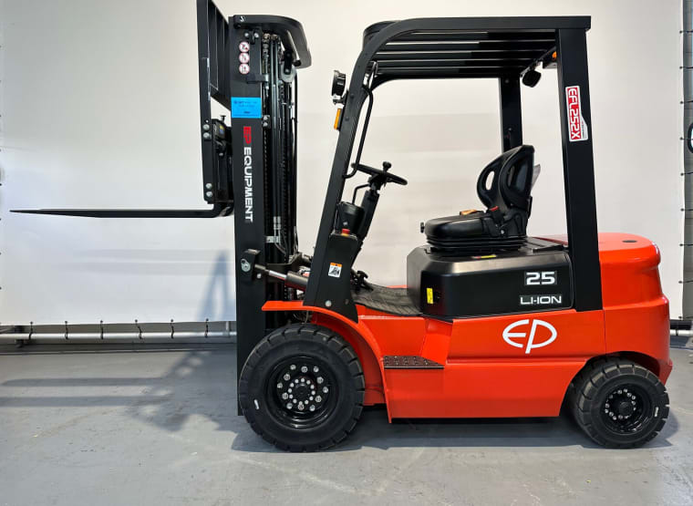 EP EFL 252 X front loader