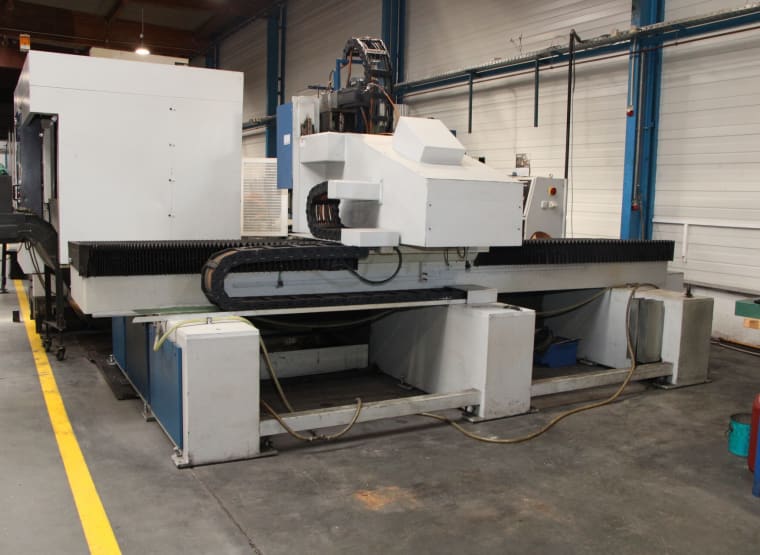 HÜLLHORST SKM800 Milling Machine & Machine for Plastic Elongation of Details