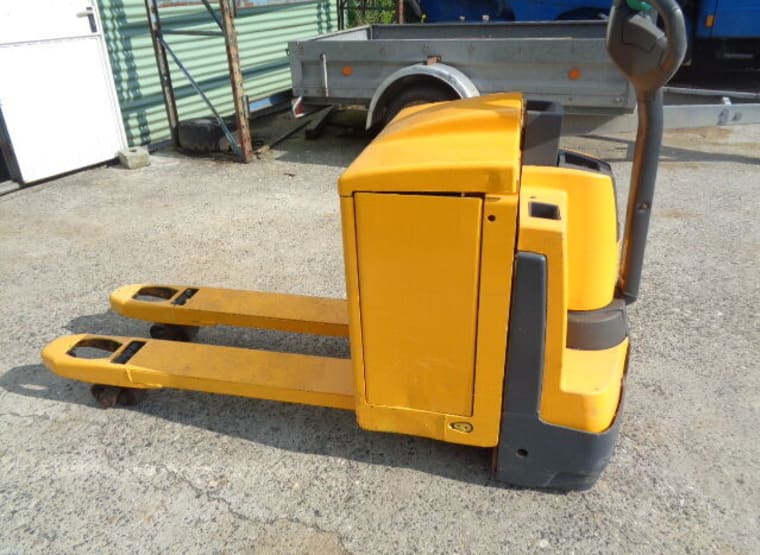 JUNGHEINRICH EJE 225 Electric Pallet Truck
