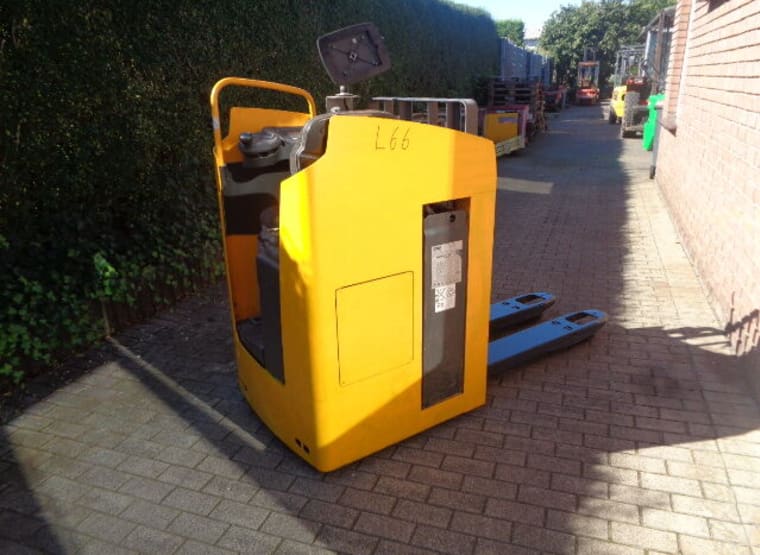 JUNGHEINRICH ESE 220 Low Lift Order Picker