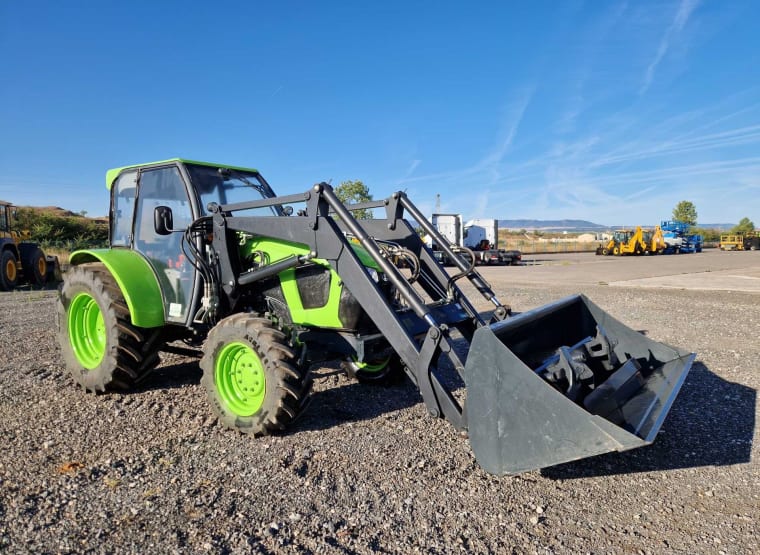 KUBOTA M 5111 L-R Tractor