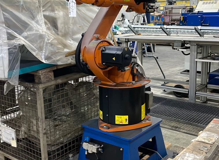 KUKA KR 16 - 2 industrial robot