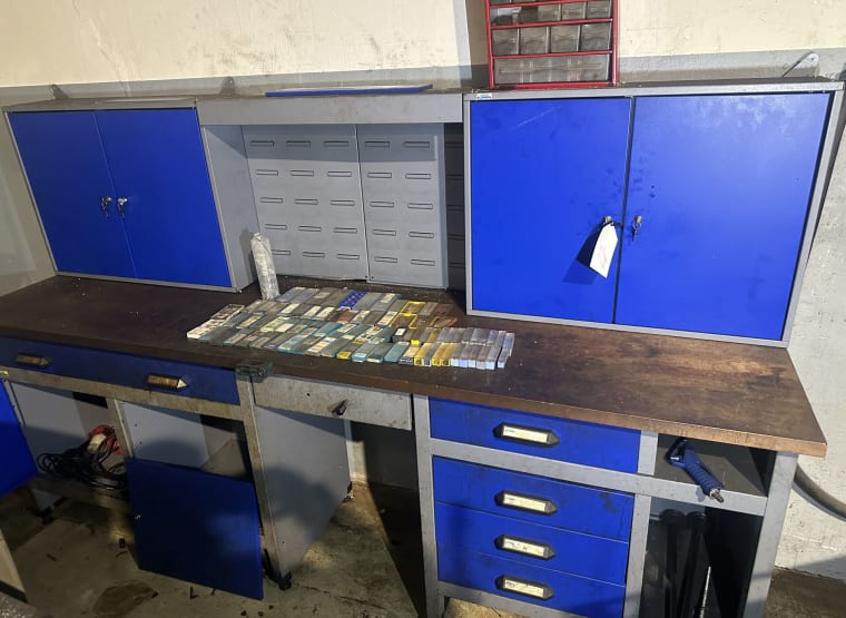 KÜPPER workbench with contents