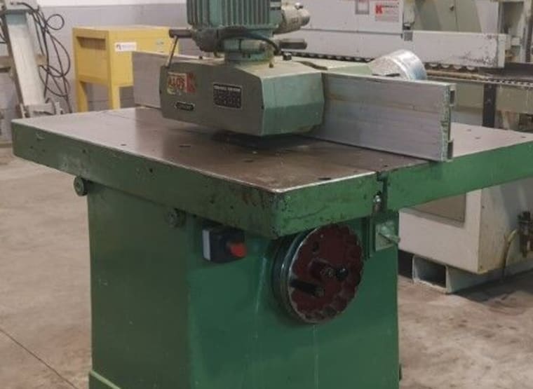 L'INVINCIBLE Spindle moulder with feeder