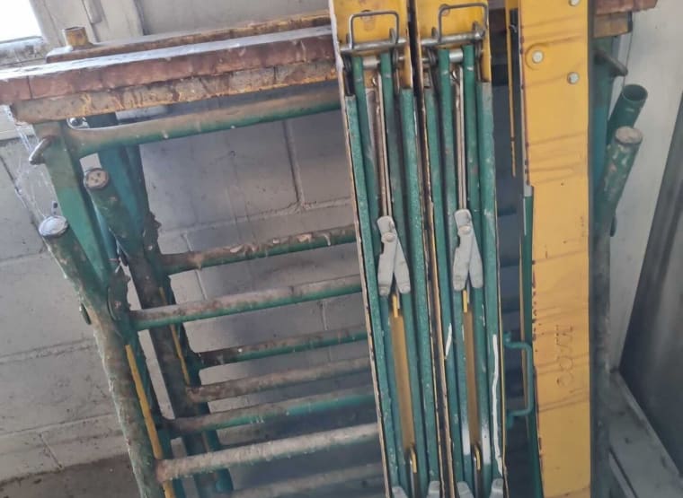 MACC Lot of easels