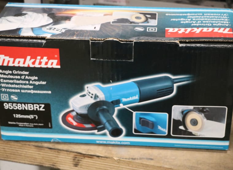 MAKITA 9558 NBRZ Angle grinder