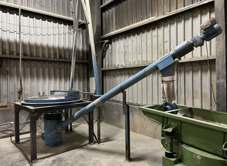 NETTER VIBRATION NEG25700 Vibratory conveyor