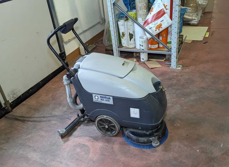 NILFISK BA410 Floor Scrubber