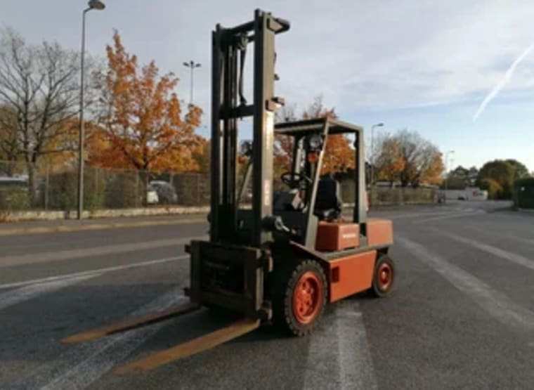 NISSAN EGH02A30U DIESEL FORKLIFT TRUCK