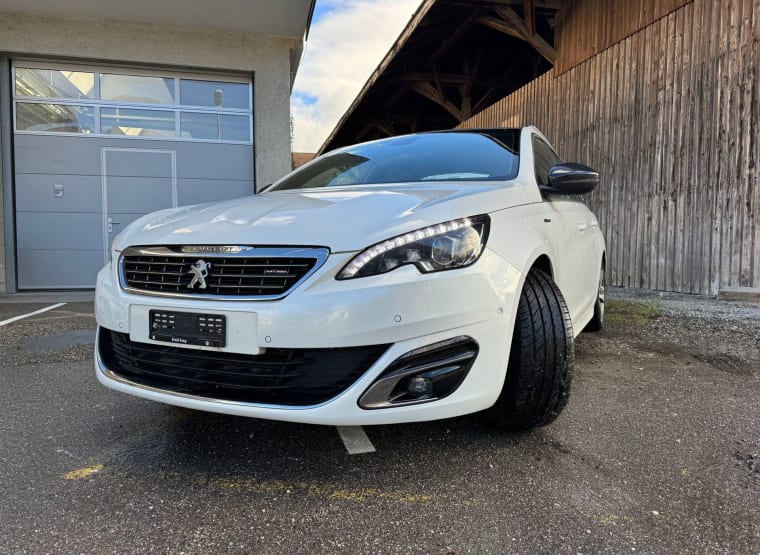 PEUGEOT 308 1.2 i STT Passenger Car