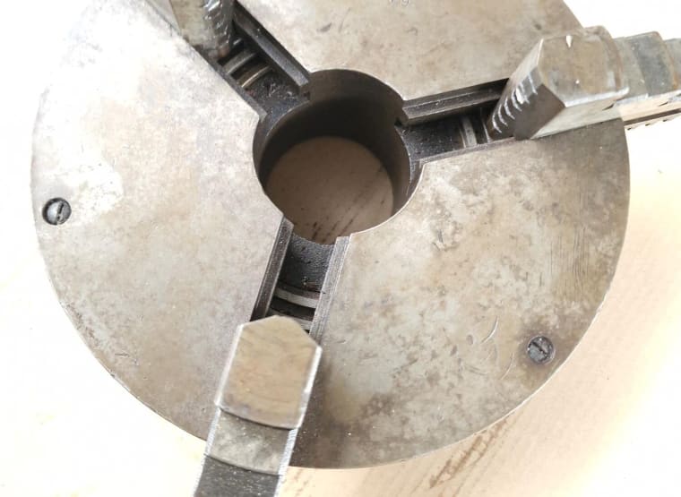 SCHÜTTE Ø 210 mm 3-jaw chuck, including clamping jaws