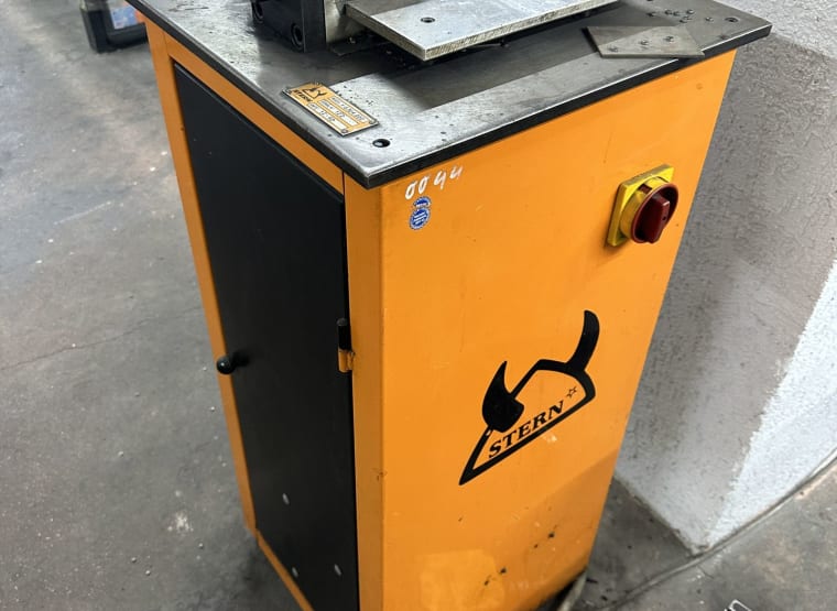 STERN 8.104.000 punching machine