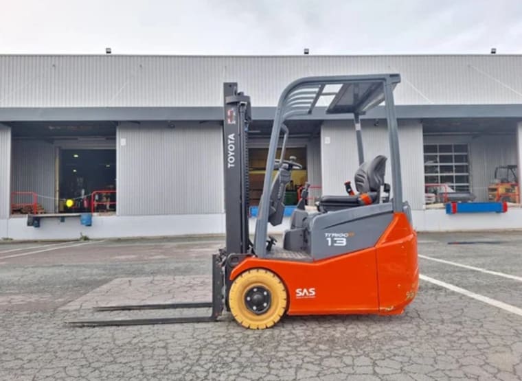 TOYOTA 7FBEST13 Electric Forklift Truck